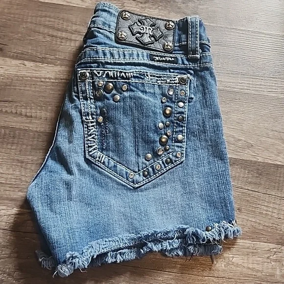 Miss Me Shorts Size 27 - Picture 3 of 3